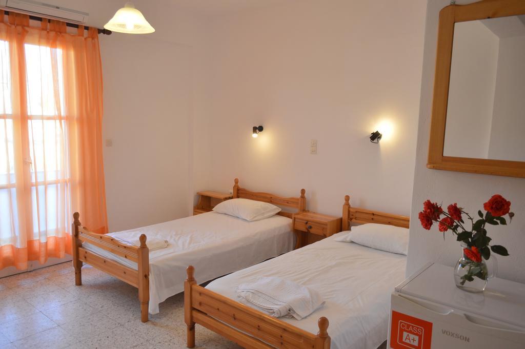 Koukos Hotell Agia Theodoti Exteriör bild