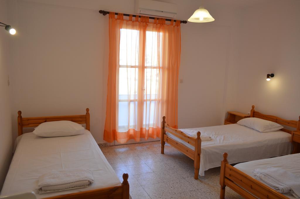 Koukos Hotell Agia Theodoti Exteriör bild