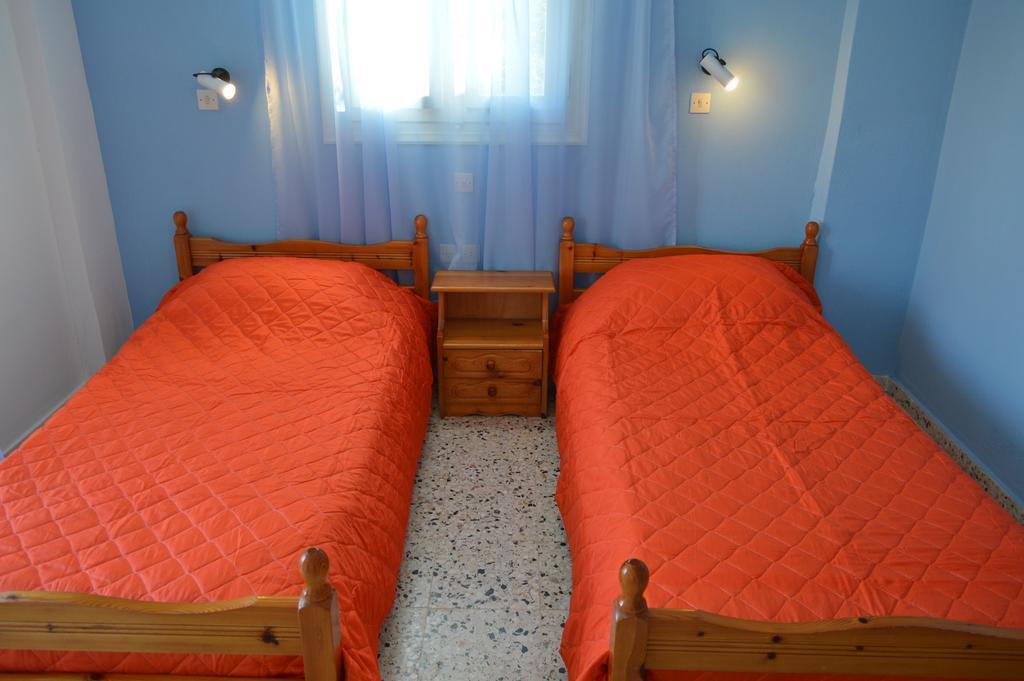 Koukos Hotell Agia Theodoti Exteriör bild