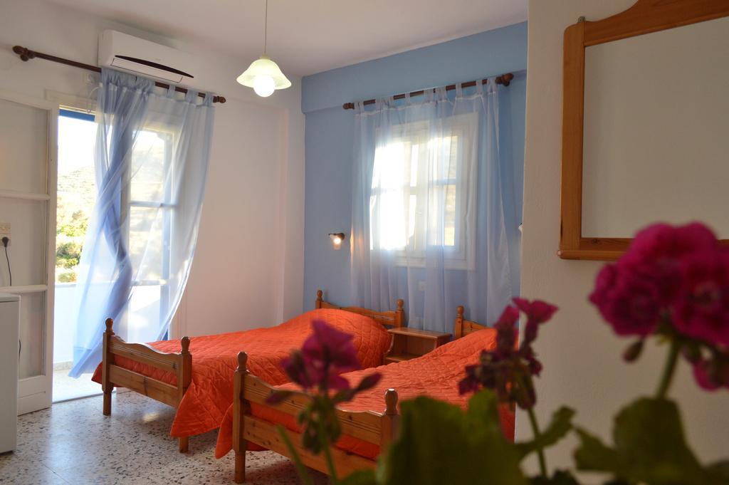 Koukos Hotell Agia Theodoti Exteriör bild