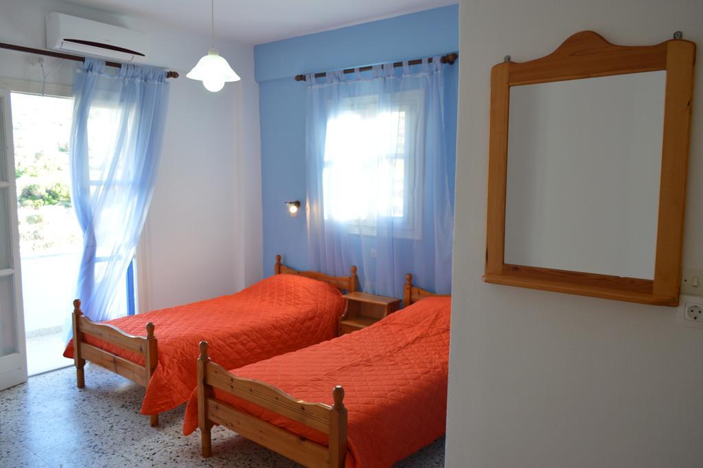 Koukos Hotell Agia Theodoti Exteriör bild